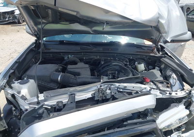 2020 Toyota Tacoma Sr5 V6, daño Frontal, Iaai lote 45370138, foto 10 de 17