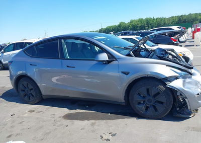 2025 Tesla Model Y Long Range Dual Motor All-wheel Drive, Front End damage, Iaai lot 45280708, photo 12 of 15