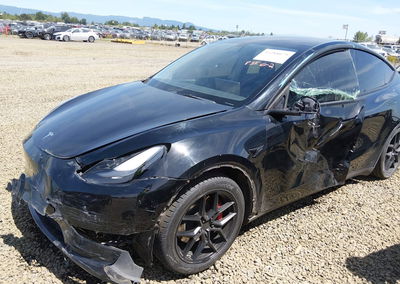 2022 Tesla Model Y Performance Dual Motor All-wheel Drive, Front End damage, Iaai lot 45288079, photo 6 of 17
