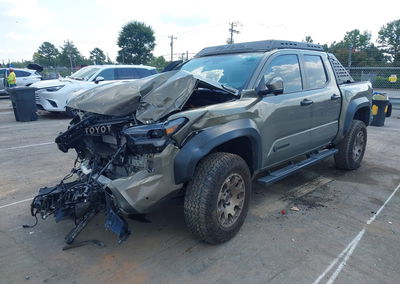 2025 Toyota Tacoma Hybrid Trailhunter, daño Frontal, Iaai lote 46039336, foto 2 de 16