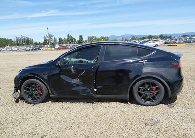 2022 Tesla Model Y Performance Dual Motor All-wheel Drive, Front End damage, Iaai lot 45288079, photo 13 of 17