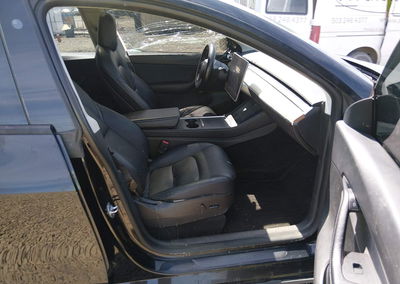 2022 Tesla Model Y Performance Dual Motor All-wheel Drive, Front End damage, Iaai lot 45288079, photo 5 of 17