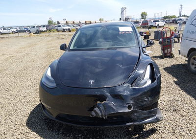 2022 Tesla Model Y Performance Dual Motor All-wheel Drive, Front End damage, Iaai lot 45288079, photo 11 of 17