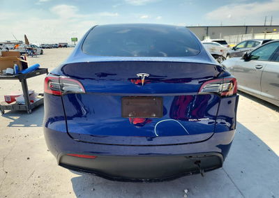 2024 Tesla Model Y, daño Lateral, Copart lote 70144586, foto 6 de 12