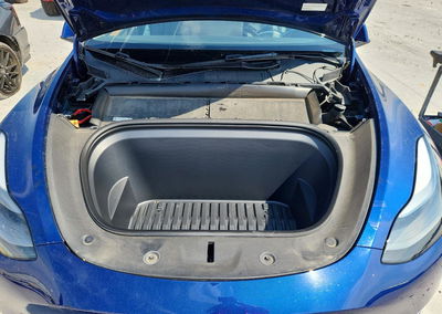 2024 Tesla Model Y, daño Lateral, Copart lote 70144586, foto 11 de 12