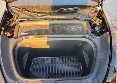 2025 Tesla Model Y, daño Lateral, Copart lote 71084166, foto 11 de 12