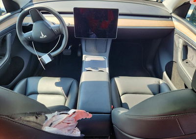 2024 Tesla Model Y, daño Lateral, Copart lote 70144586, foto 8 de 12