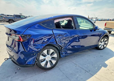 2024 Tesla Model Y, daño Lateral, Copart lote 70144586, foto 3 de 12