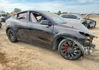 2022 Tesla Model Y, daño Frontal, Copart lote 64161206, foto 4 de 13