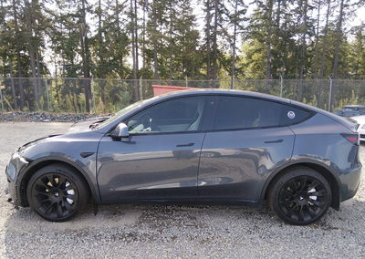 2020 Tesla Model Y Long Range Dual Motor All-wheel Drive, daño Frontal, Iaai lote 46077294, foto 14 de 20