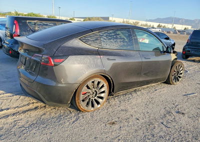 2024 Tesla Model Y, daño Frontal, Copart lote 63439996, foto 3 de 13