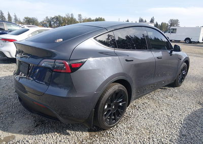2020 Tesla Model Y Long Range Dual Motor All-wheel Drive, daño Frontal, Iaai lote 46077294, foto 4 de 20