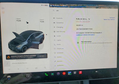 2024 Tesla Model Y, daño Frontal, Copart lote 63439996, foto 9 de 13