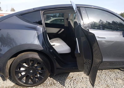 2020 Tesla Model Y Long Range Dual Motor All-wheel Drive, daño Frontal, Iaai lote 46077294, foto 8 de 20