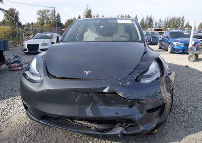 2020 Tesla Model Y Long Range Dual Motor All-wheel Drive, daño Frontal, Iaai lote 46077294, foto 6 de 20