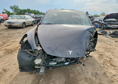 2022 Tesla Model Y, daño Frontal, Copart lote 64161206, foto 5 de 13