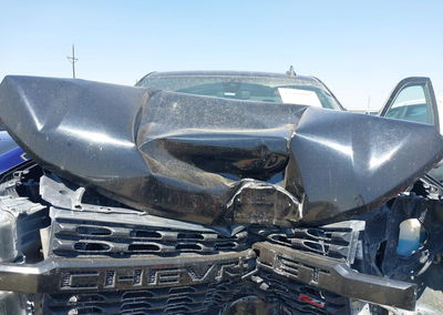 2021 Chevrolet Silverado 1500 4wd  Short Bed Custom Trail Boss, daño Frontal, Iaai lote 45783995, foto 10 de 16