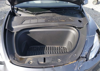 2020 Tesla Model Y Long Range Dual Motor All-wheel Drive, daño Frontal, Iaai lote 46077294, foto 10 de 20