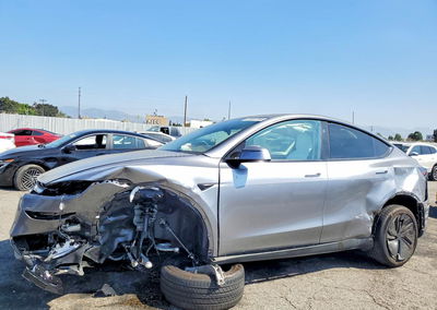 2026 Tesla Model Y, daño Frontal, Copart lote 67861766