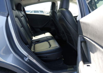 2024 Tesla Model Y Long Range Dual Motor All-wheel Drive, daño Lateral izquierdo, Iaai lote 45679001, foto 8 de 23