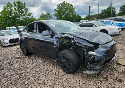 2025 Tesla Model Y, daño Frontal, Copart lote 66497656, foto 4 de 14