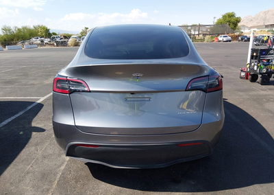 2024 Tesla Model Y Long Range Dual Motor All-wheel Drive, daño Lateral izquierdo, Iaai lote 45679001, foto 16 de 23