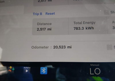 2024 Tesla Model Y Long Range Dual Motor All-wheel Drive, daño Lateral izquierdo, Iaai lote 45679001, foto 15 de 23