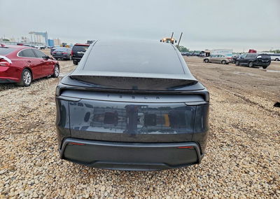 2026 Tesla Model Y, daño Trasero, Copart lote 64752176, foto 6 de 15