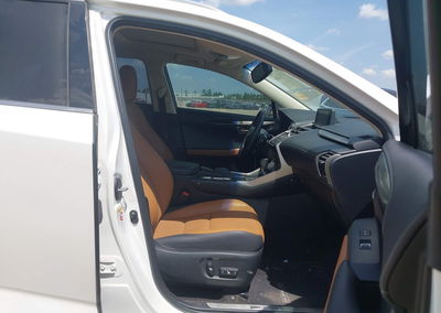 2019 Lexus Nx 300, daño Frontal derecho, Iaai lote 45764149, foto 5 de 17
