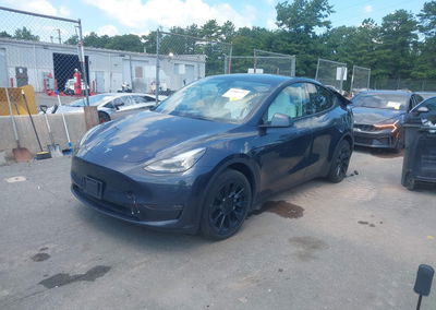 2024 Tesla Model Y Long Range Dual Motor All-wheel Drive, пошкодження: Задня частина, Iaai лот 45687737, фото 2 з 18