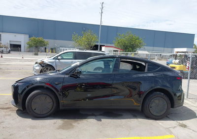 2026 Tesla Model Y, daño Frontal derecho, Iaai lote 45898277, foto 14 de 16