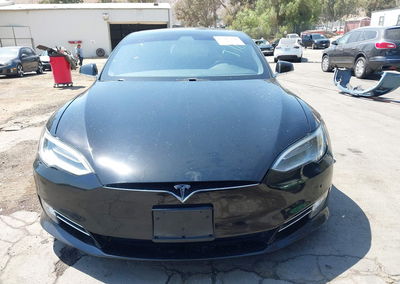 2020 Tesla Model S Long Range Dual Motor All-wheel Drive/long Range Plus Dual Motor All-wheel Drive, uszkodzenie: Podwozie,