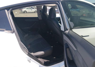 2026 Tesla Model Y Premium Rear-wheel Drive/rear-wheel Drive, daño Volcadura, Iaai lote 45374213, foto 8 de 11