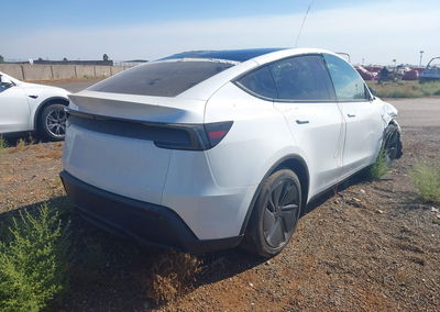 2026 Tesla Model Y Premium Rear-wheel Drive/rear-wheel Drive, daño Volcadura, Iaai lote 45374213, foto 4 de 11