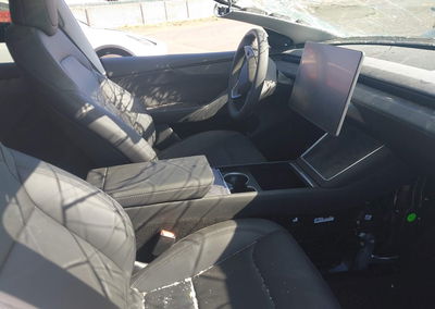 2026 Tesla Model Y Premium Rear-wheel Drive/rear-wheel Drive, daño Volcadura, Iaai lote 45374213, foto 5 de 11