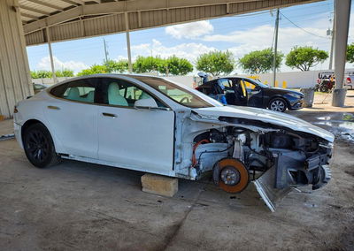 2020 Tesla Model S, daño Frontal, Copart lote 69290806, foto 4 de 15