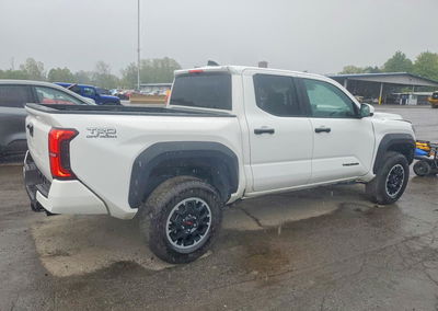 2024 Toyota Tacoma Trd Off-road, uszkodzenie: Przód, Copart lot 69741636, zdjęcie 3 z 13