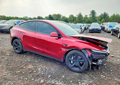 2026 Tesla Model Y, daño Lateral, Copart lote 64194406, foto 4 de 12