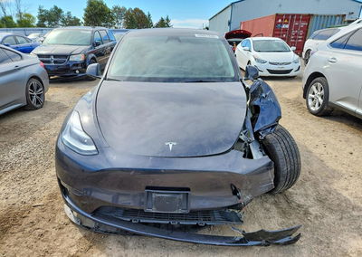 2024 Tesla Model Y, daño Frontal, Copart lote 69887836, foto 5 de 13