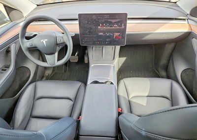 2024 Tesla Model Y, daño Frontal, Copart lote 69887836, foto 8 de 13