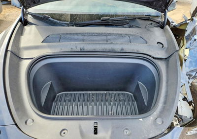 2024 Tesla Model Y, daño Frontal, Copart lote 69887836, foto 11 de 13