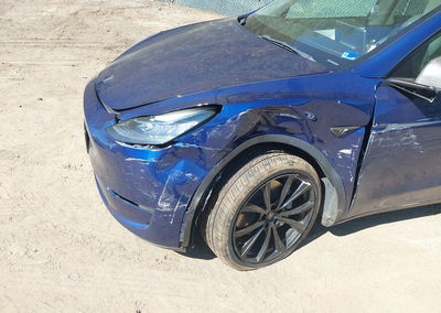 2022 Tesla Model Y Long Range Dual Motor All-wheel Drive, daño Frontal izquierdo, Iaai lote 46106049, foto 6 de 16