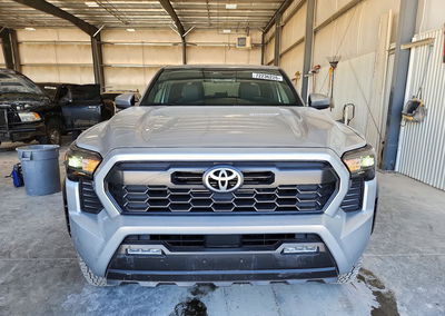 2024 Toyota Tacoma Trd Off-road, daño Abolladuras/rayones menores, Copart lote 72236226, foto 5 de 12