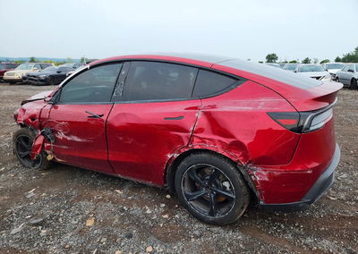 2026 Tesla Model Y, daño Lateral, Copart lote 64194406, foto 2 de 12