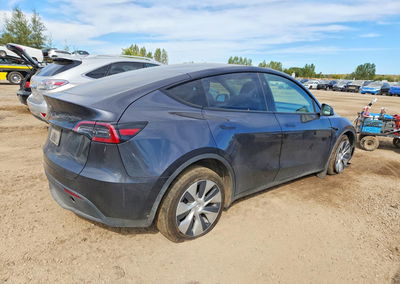 2024 Tesla Model Y, daño Frontal, Copart lote 69887836, foto 3 de 13