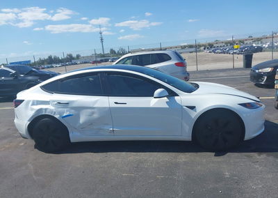 2026 Tesla Model 3 Premium Rear-wheel Drive/rear-wheel Drive, uszkodzenie: Prawy bok, Iaai lot 45060803, zdjęcie 13 z 16