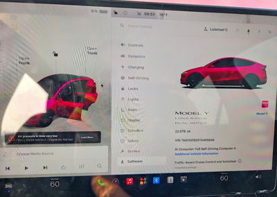 2026 Tesla Model Y, daño Lateral, Copart lote 64194406, foto 9 de 12