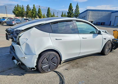 2026 Tesla Model Y, uszkodzenie: Tył, Copart lot 64633476, zdjęcie 3 z 14