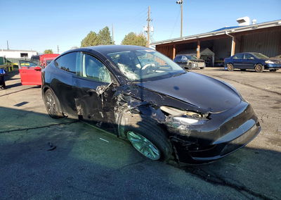 2023 Tesla Model Y, daño Frontal, Copart lote 71895596, foto 4 de 14