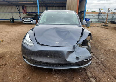 2023 Tesla Model Y, daño Frontal, Copart lote 55060896, foto 5 de 12